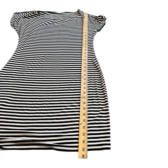 Calvin Klein Black and White Stripe Knit Dress. Size 6. Great Condition!! - Picture 12 of 12